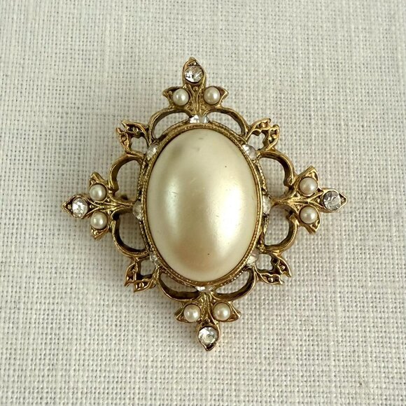 Vintage Faux Pearl Brooch with Rhinestone Accents Ornate Gold Tone Filigree Pin - Picture 12 of 12